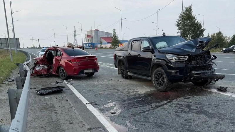 Водитель и несовершеннолетняя пассажирка пострадали в аварии в Югре