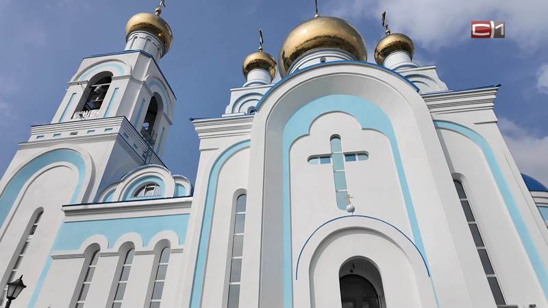 Югорские бойцы СВО посетили открытие памятника семье Романовых на Белом Яру