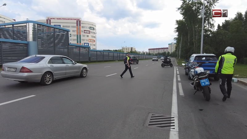 Двух подростков на питбайках остановили сотрудники ДПС в Югре