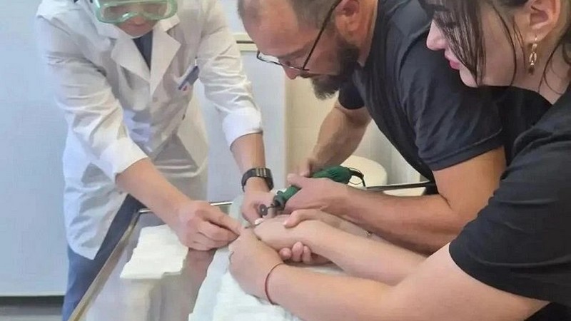 В Югре спасатели помогли снять застрявшее кольцо с пальца подростка