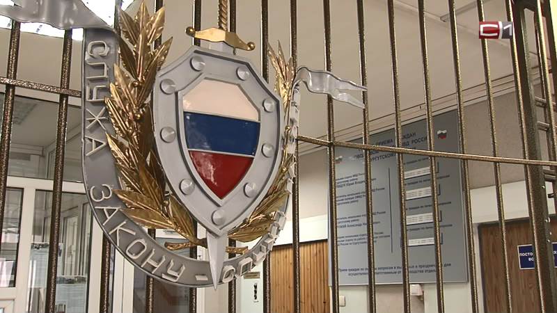 В Югре двое юношей три часа избивали знакомого, заперев его в квартире