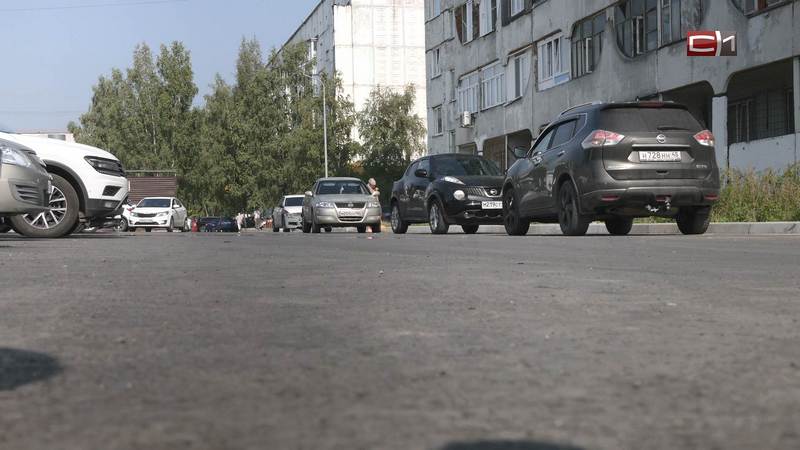 Преображение придомовой территории на улице Бахилова в Сургуте близится к финалу