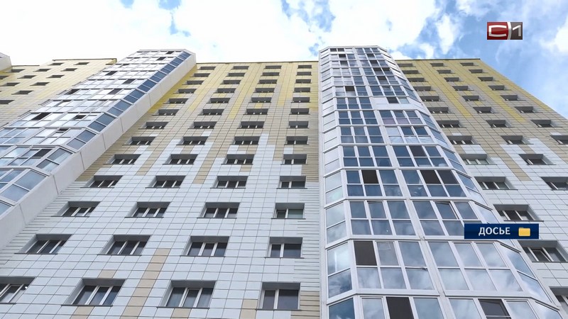 В Югре спасатели помогли вызволить из запертой квартиры пенсионерку с деменцией