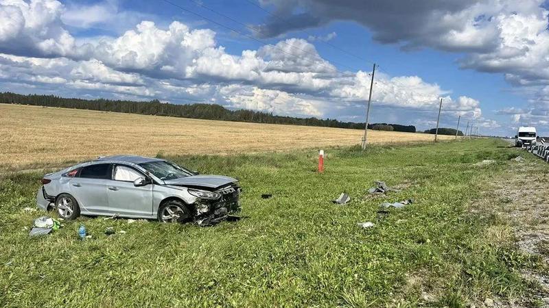 Семья из Сургута попала в серьезную аварию на трассе в Тюменской области
