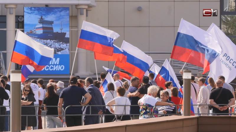 Три цвета единства: что значит российский триколор для сургутян