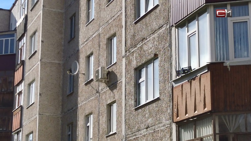 В Сургуте медики спасли трехлетнюю девочку, выпавшую из окна третьего этажа