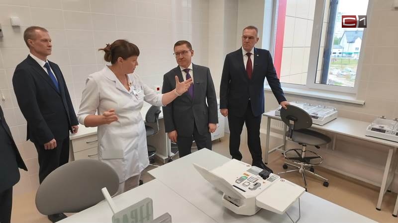 Гумконвой и новые объекты: чем запомнилась поездка Владимира Якушева в Югру