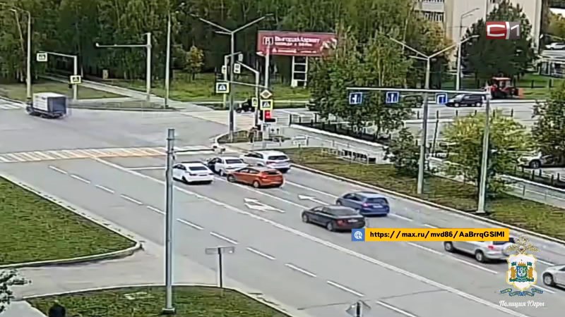Сотрудники ДПС помогли водителю со сломанной машиной в Югре