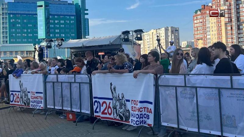 Фестиваль «Русское лето» открылся на Центральной площади Сургута. ФОТО