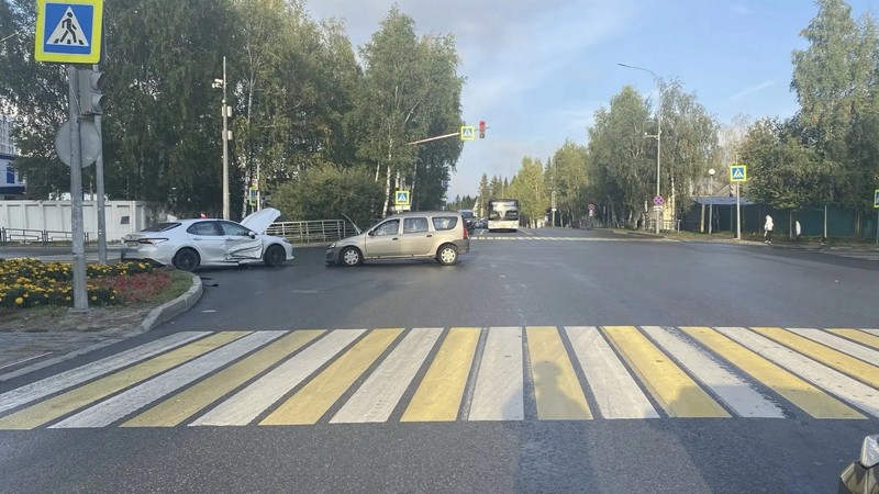 Не предоставила преимущество: в Югре столкнулись две легковушки