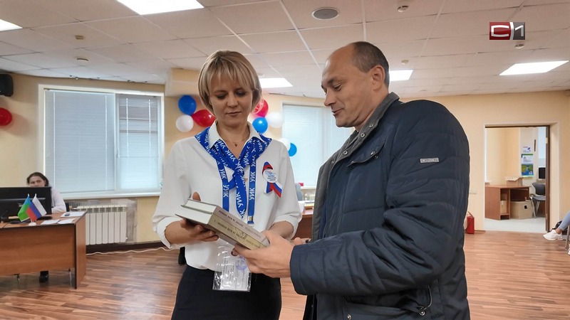 Читательский уголок появился на избирательном участке в Сургуте