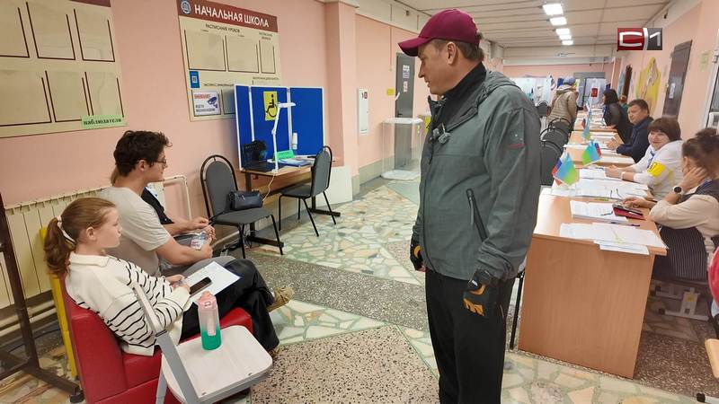 От участка до участка: Максим Слепов посетил УИКи Сургута в день выборов