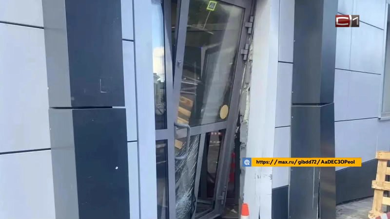 Въехала в магазин и сбила выходящего из него человека жительница Тюмени