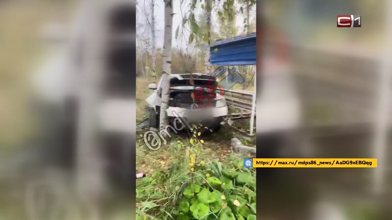 Сургутянин на авто протаранил цветники и разрушил зону отдыха