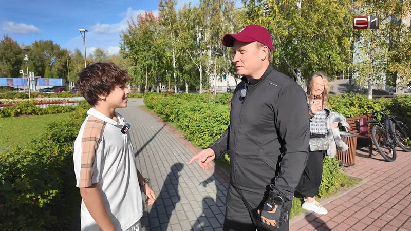 Знакомство с Сургутом: юный актер фильма о семье Романовых посетил город