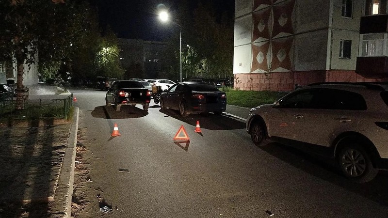 Молодой водитель сбил ребенка, который ехал на самокате во дворе Сургута
