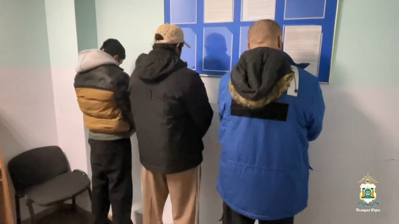 Нелегальные мигранты облюбовали заброшенную мечеть в Югре