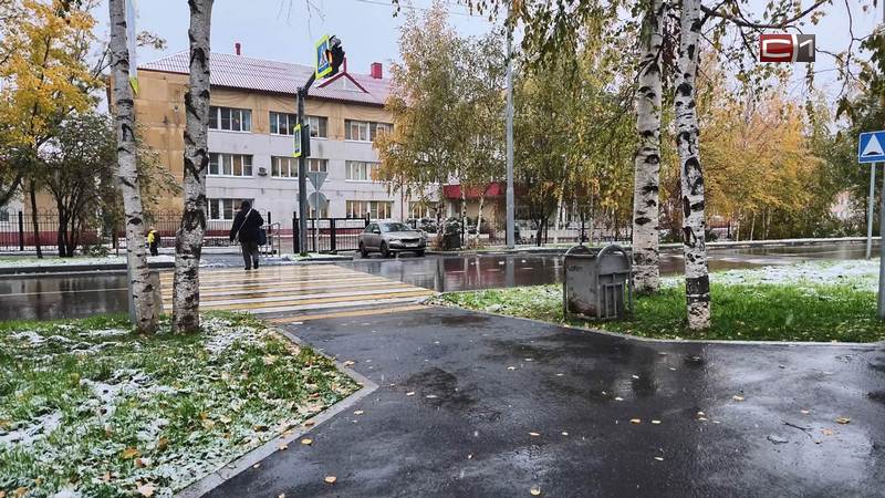 Ремонт тротуара возле гимназии имени Ф. К. Салманова завершили в Сургуте