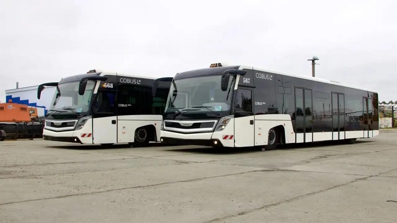 Два новых перронных автобуса начали курсировать в аэропорту Сургута