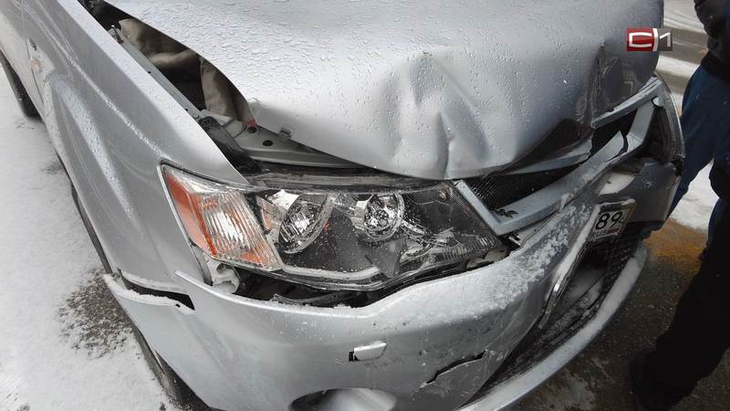 Гололедица на дорогах застала врасплох сургутских автомобилистов