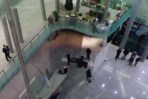 В сургутском торговом центре произошло самоубийство  