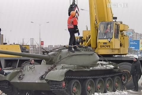 В Сургуте отправили на ремонт танк