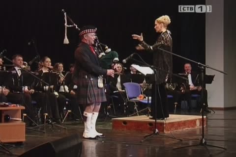 Для сургутян выступил уникальный человек-оркестр