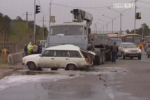 На Нефтеюганском шоссе столкнулись КАМАЗ и «четверка»  