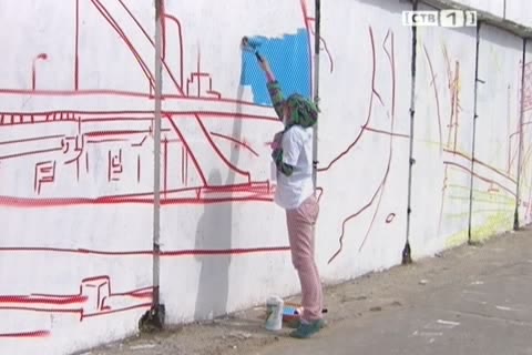 В Сургуте граффитчики разрисовали стену возле госуниверситета
