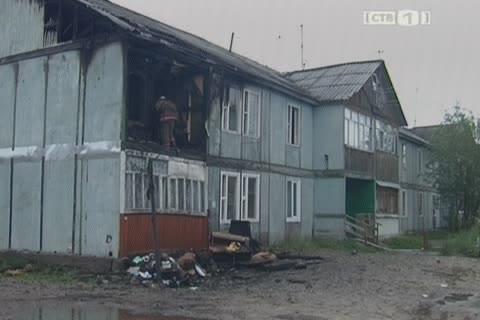 В Сургутском районе выгорела квартира в «деревяшке»