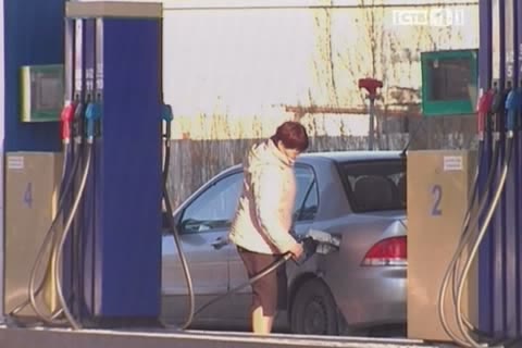 Наталья Комарова: в Югре необходимо снизить цены на бензин 