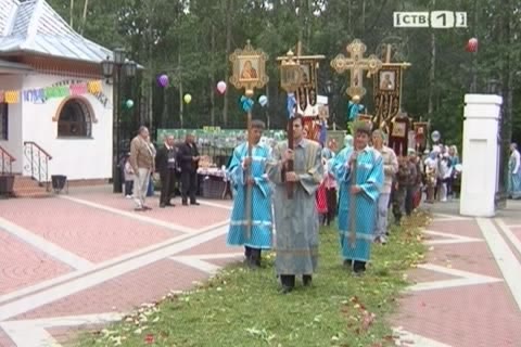 Крестным ходом отметили верующие престольный праздник сургутского храма 