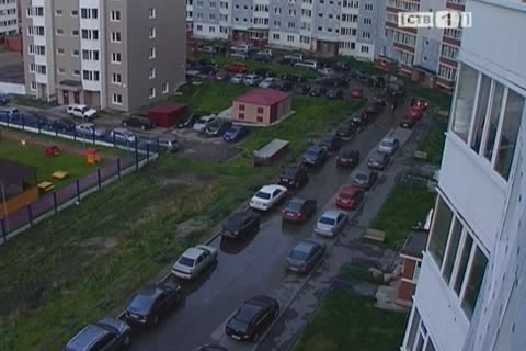 Проблема парковки автомобилей стала настоящим бичом для Сургута