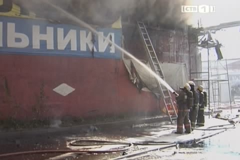 Сегодня в Сургуте сгорел магазин стройматериалов «Шанс»