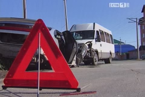   В Сургуте 6 человек пострадали при столкновении маршрутки и иномарки