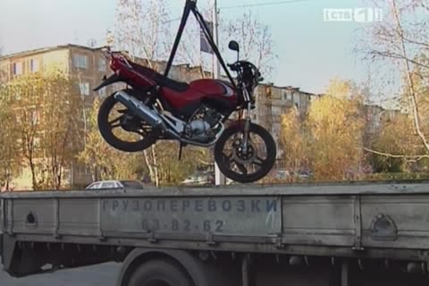 В Сургуте столкнулись мотоцикл и легковушка