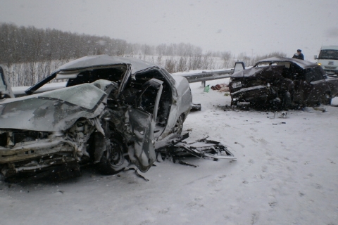 Летняя резина спровоцировала аварию на трассе Сургут-Нефтеюганск  