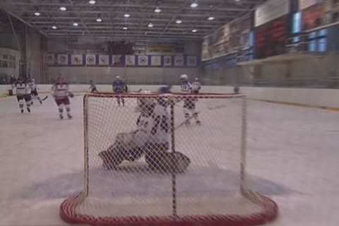 Хоккеисты устроили ледовые баталии в Сургуте   