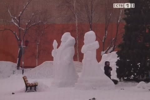 В Сургуте вандалы портят снежные и ледовые строения
