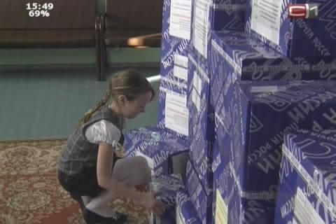 Почти тонну подарков получат сургутские солдаты от школьников  