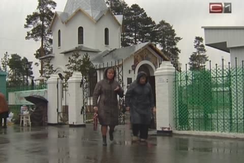 В Родительский день сотни сургутян побывали на городском кладбище