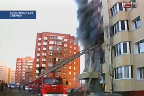 В Сургуте на улице Быстринской горел жилой дом