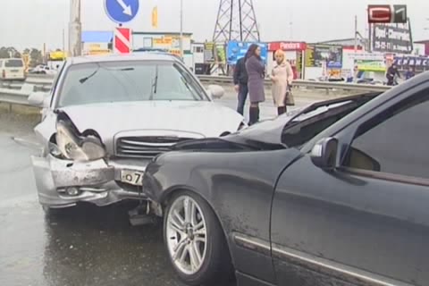 Авария с участием 3 машин произошла на Югорском тракте