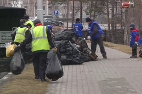 С улиц Сургута вывезли 200 грузовиков мусора 