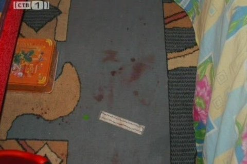 В Сургуте пьяный мужчина порезал ножом двух женщин и ребенка