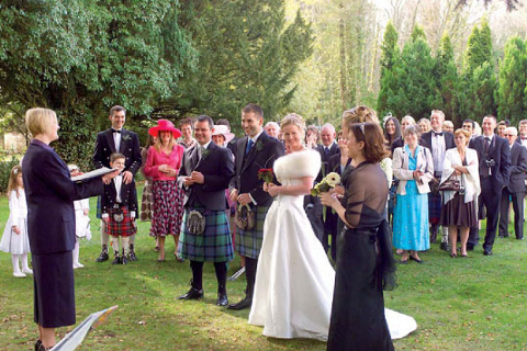 Шотландцы предпочитают брак без регистрации