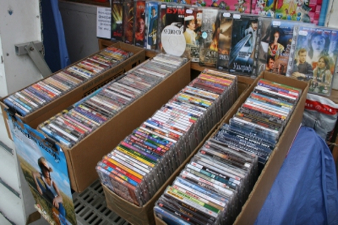 В одном из магазинов Сургута полицейские обнаружили контрафактные DVD-диски