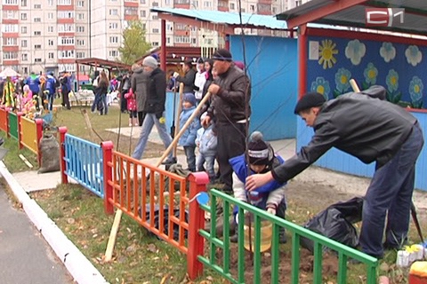 Сургутские чиновники взялись за лопаты