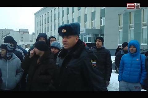 Замначальника полиции Сургута «уделал» митингующих