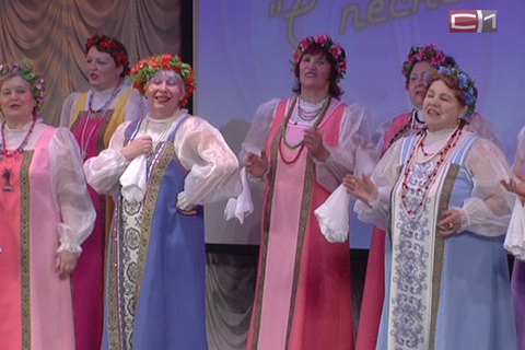 Сургутские пенсионеры шагают с песней по жизни